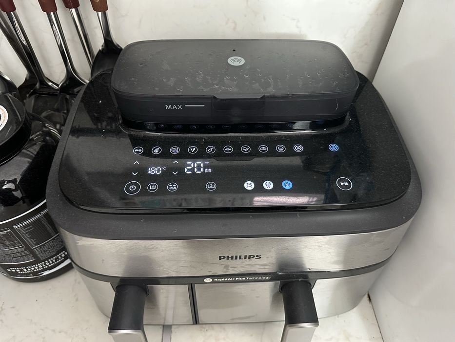 Еър фрайър Philips с две отделения за готвене и за готвене на пара