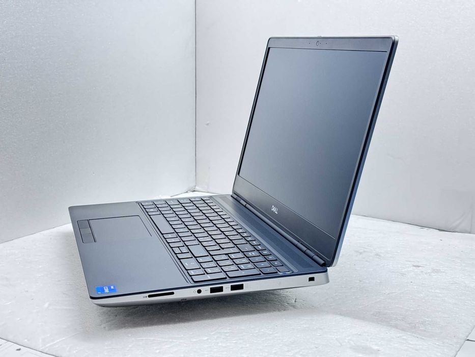 Реновиран лаптоп Dell Precision 7560 15.6" IPS FHD webcam i7-11800H 32GB DDR4 1TB M.2 Nvme Nvidia RTX A4000 M/ клас А/ 12м гаранция