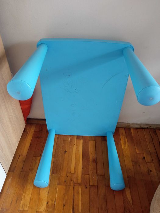 7 бр. Детско столче-табуретка MAMMUT (ikea) и масичка