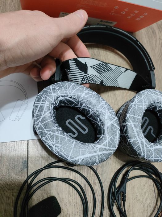 Vand 2 perechi de casti steelseries