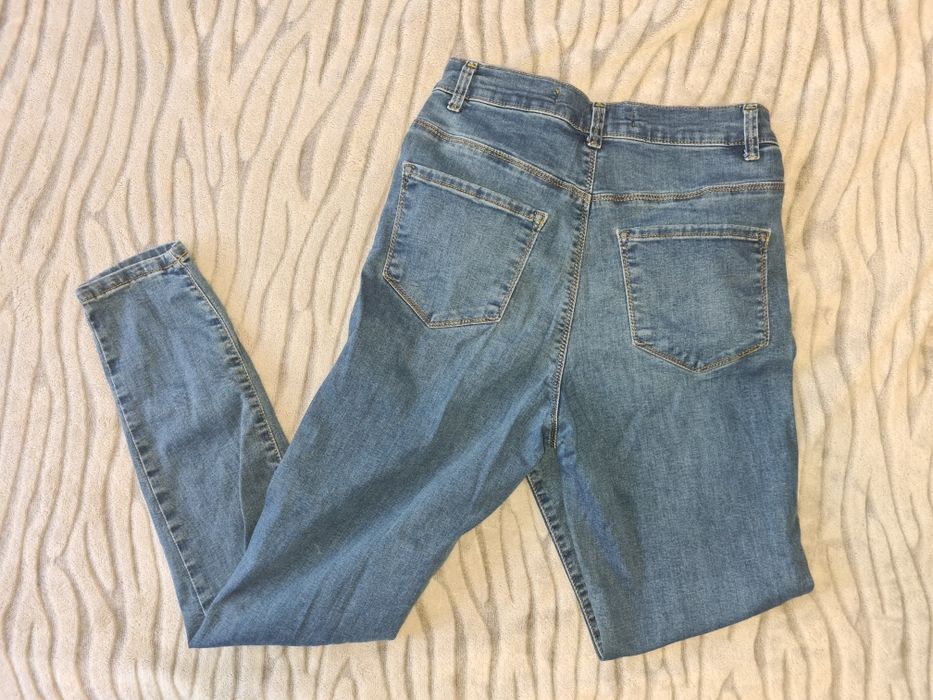 Продавам лот дънки и потник