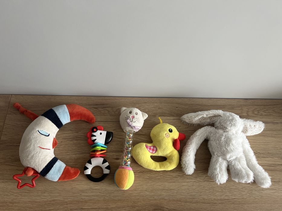 Музикални и дрънкащи бебешки играчки