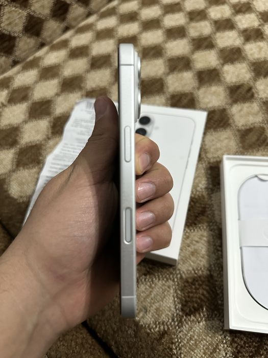 Продам iPhone 16 128