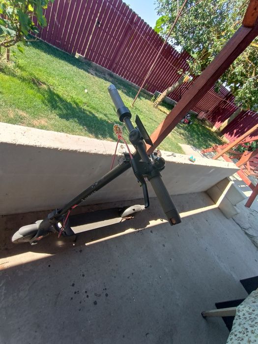 Vând trotineta navee v40i