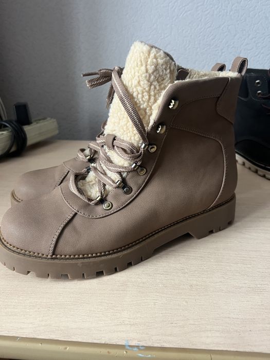 Продам ботинки новые