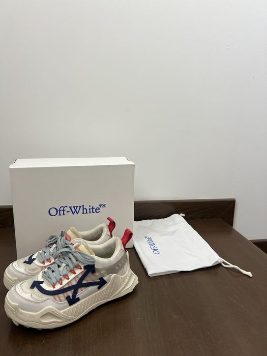 Adidasi Off-White Odsy