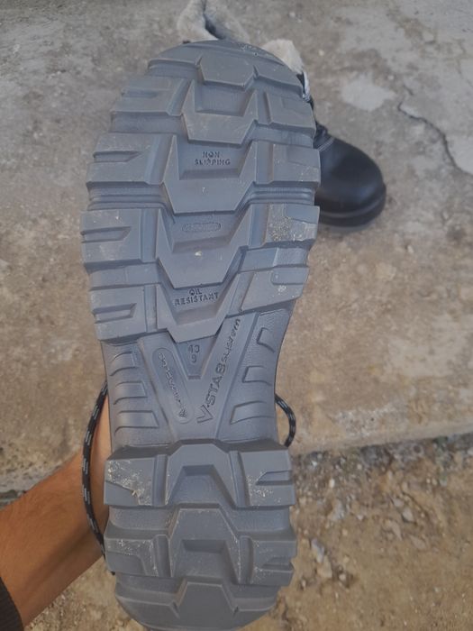 Продаётся спецобувь