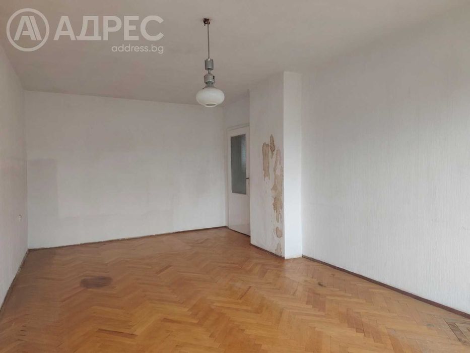 Двустаен апартамент, Здравец Изток, 60 кв.м., ет. 8, за ремонт