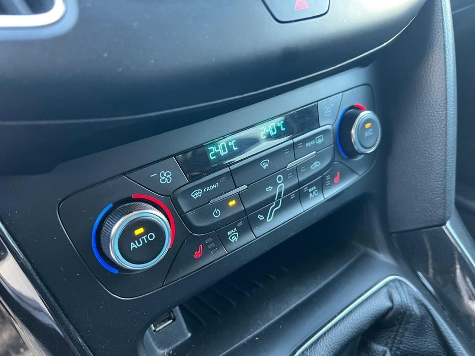 parbriz incalzit ford focus 2018 berlina albastru