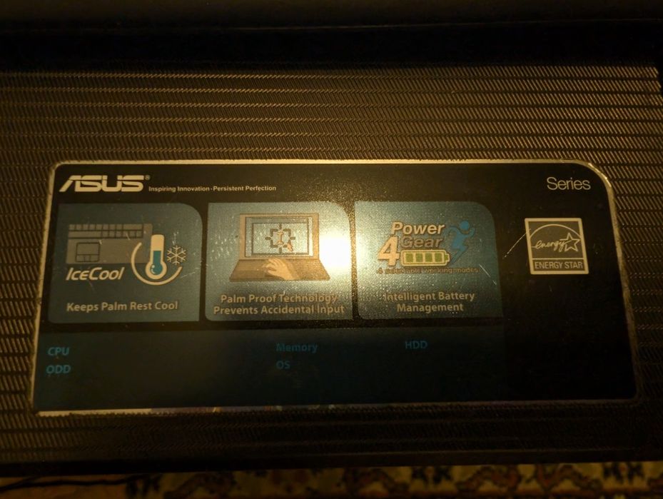 Vând laptop Asus