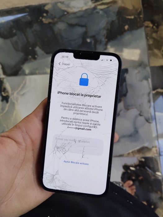 vând iPhone 14 pentru piese