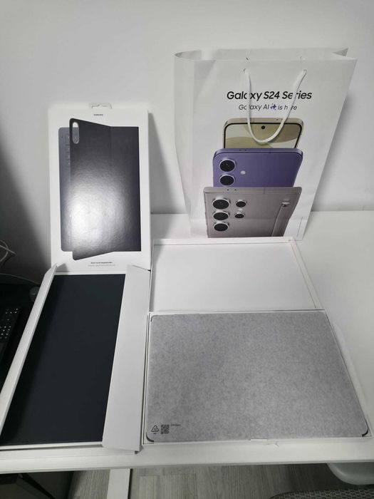 Samsung Galaxy Tab S11 Ultra 5G 12/256GB + Husă Tastatură + S Pen – ca nou, 17 cicluri