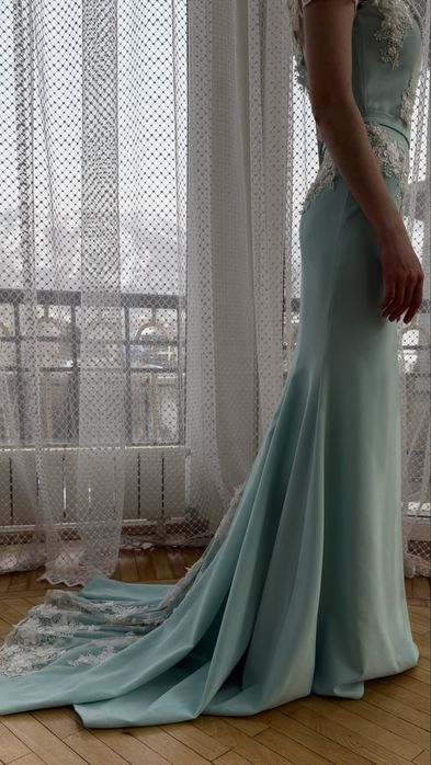 Элегантное вечернее платье.