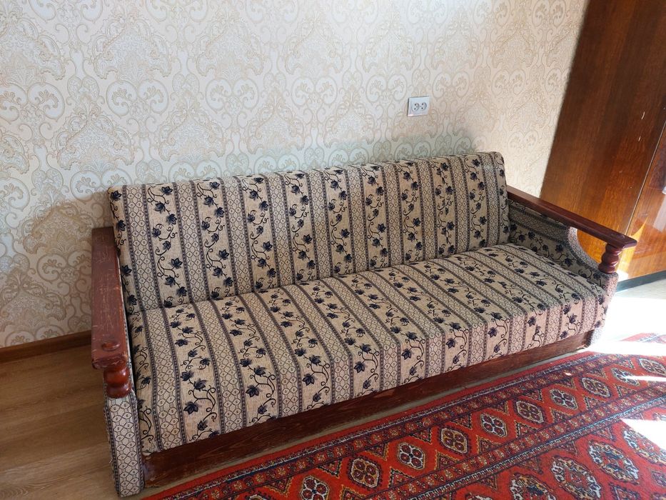 Диван и кресла продаются