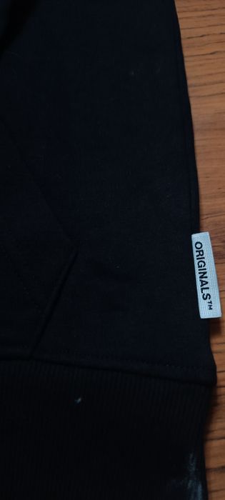 Продавам оригинален чисто нов суичер на Jack Jones originals