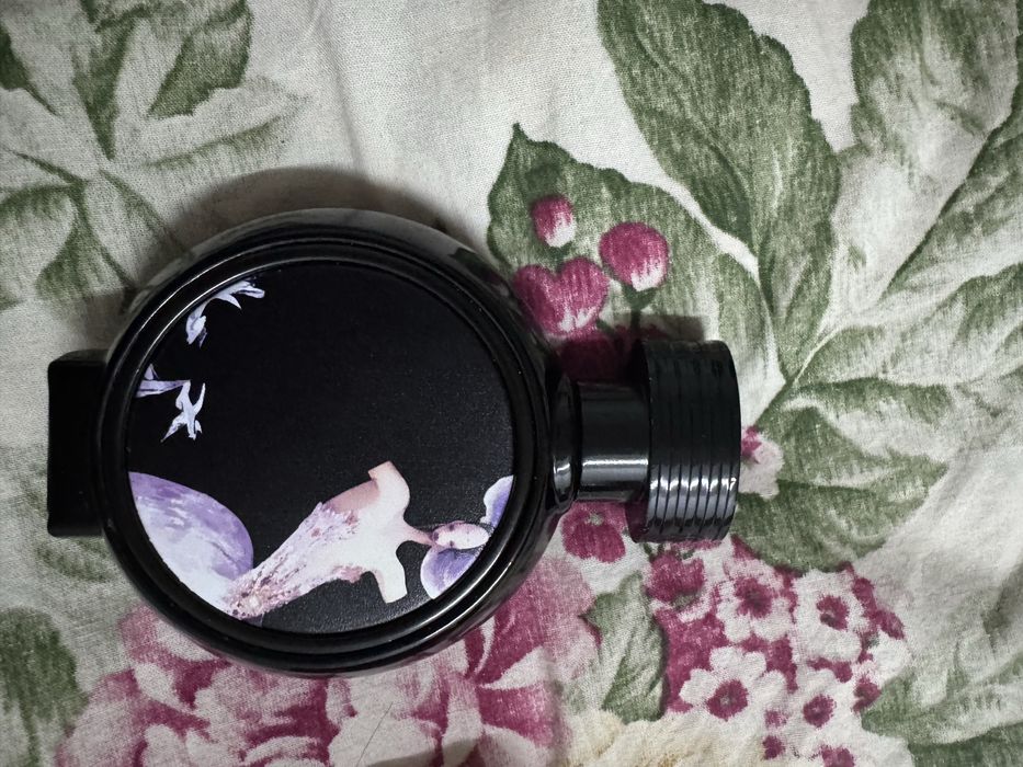 Екі парфюм сатылады