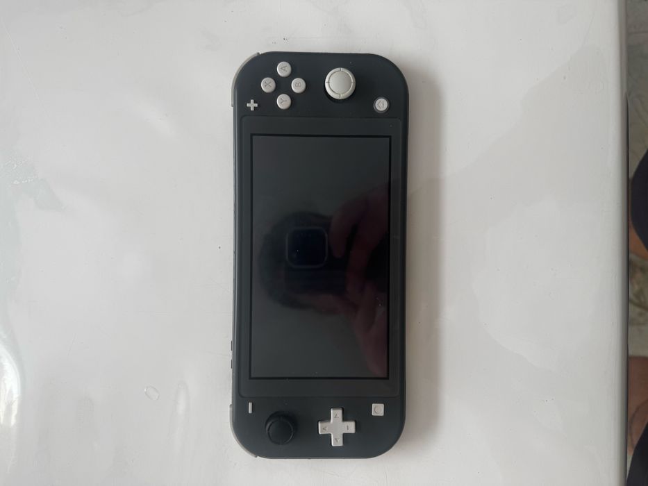Продам Нинтендо Свитч Лайт