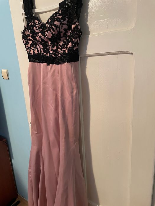 Бална рокля         .