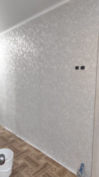 Поклейка обоев и шпаклевка