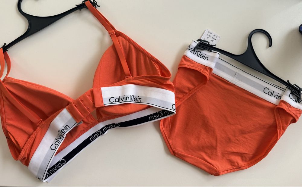 Комплект сутиен и бикини Calvin Klein /L/ в оранжев цвят