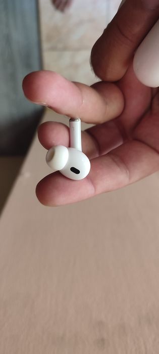 Buna ziua vând airpods pro 3  originale folosite livrare personala in Brăila