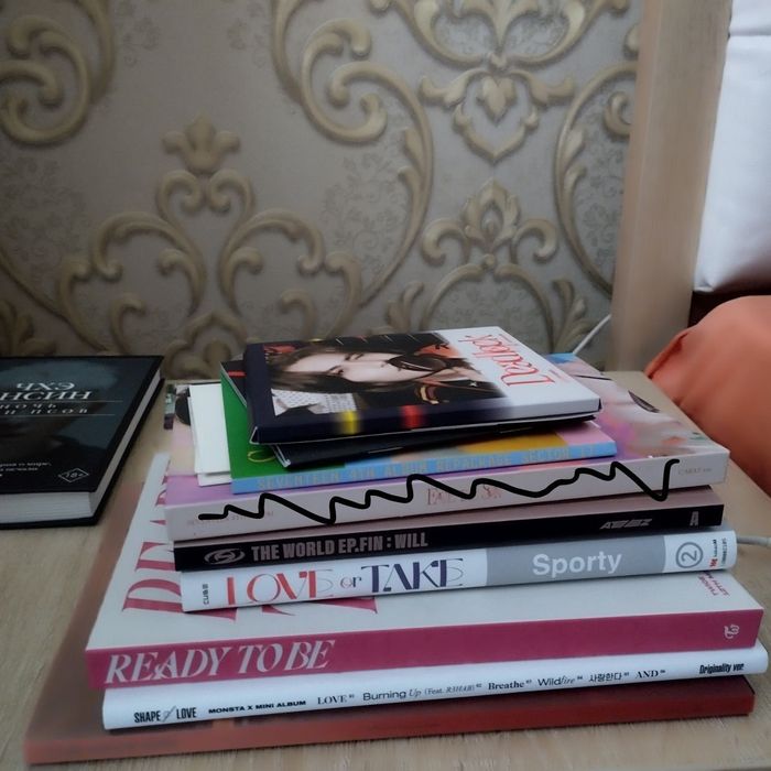 К-поп стафф (карты и фотобук)