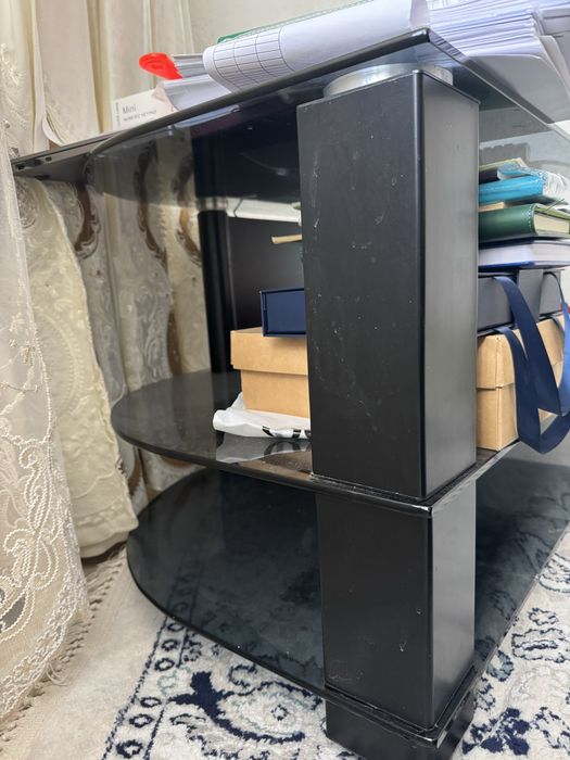 Продам стеклянную тумбу под телевизор