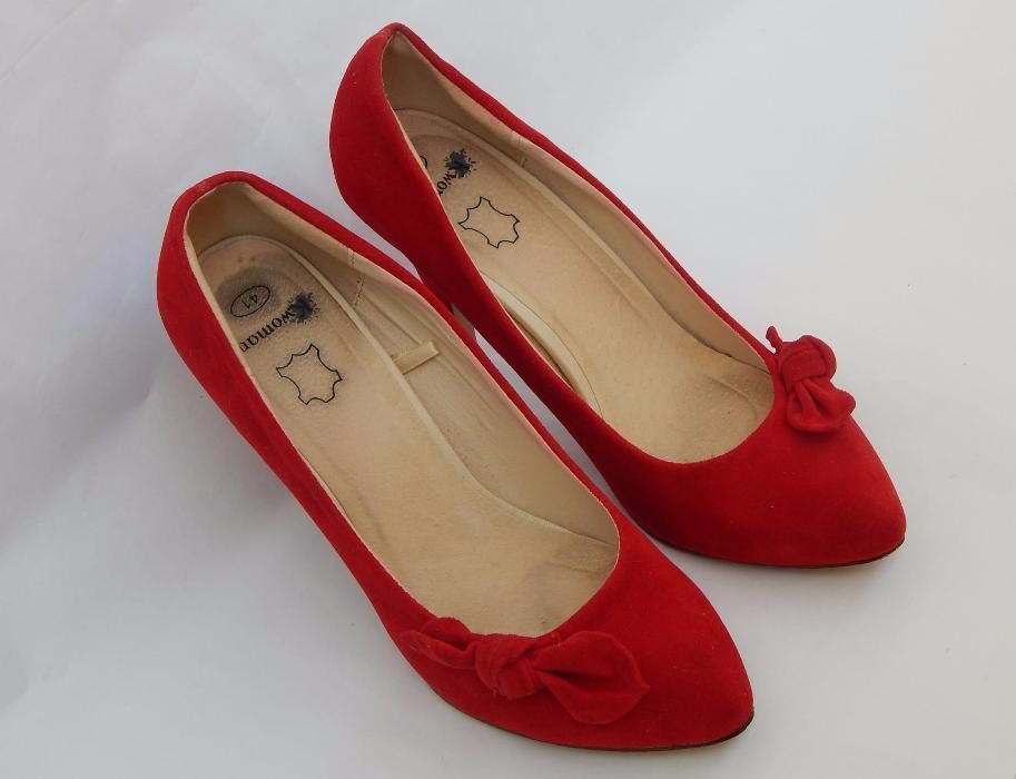 Pantofi roșii, eleganți, din piele naturală