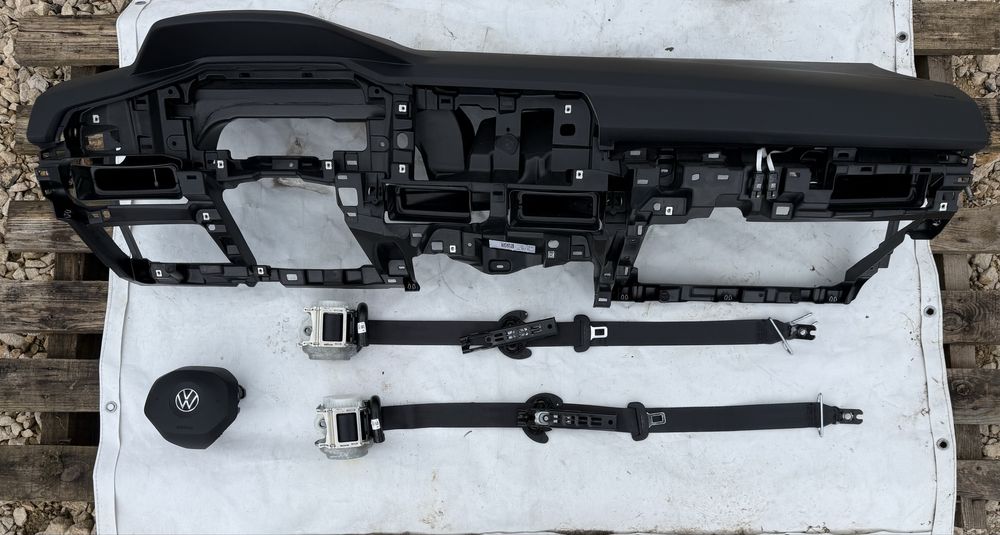 Арматурно Табло с Аербег ОРИГИНАЛНО / GOLF 8 V||| 2021г. ГОЛФ 8 / 2бр. Предни колани / Аербег Волан / Airbag