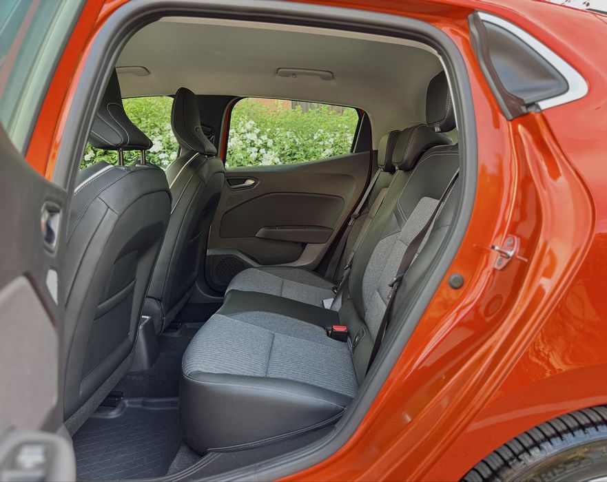 Renault Clio 5 - 19.000KM - An Fabricație 2020/05 - Model Intens TCe 100 CP - Revizii Anuale Reprezentanță.