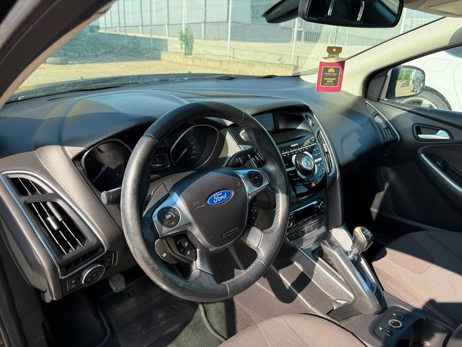 Dezmembrez Ford Focus 3 2011 hatchback 1.6 tdci T1DB 115 cp negru volan stanga