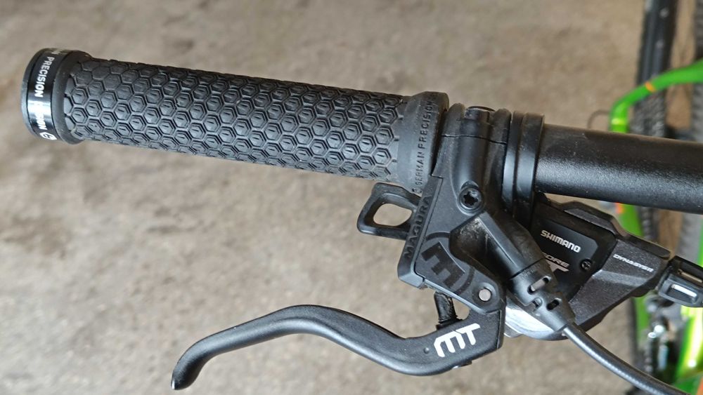 bicicleta bergamont carbon pe 29 ,frane magura,schimbatoare XT,furca aer