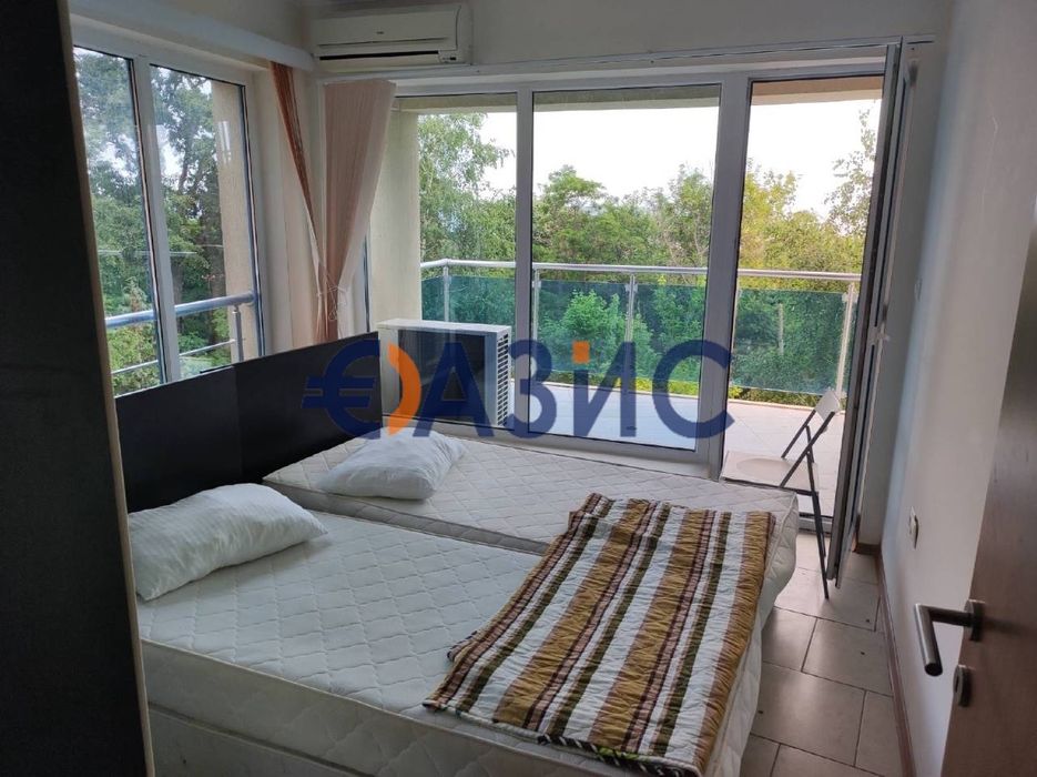 2-стаен апартамент на 3-ти етаж,комплекс Аквамарин на първа линия море