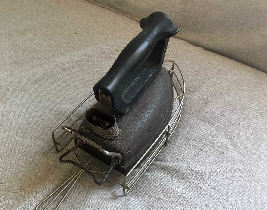 Fier de calcat vechi romanesc 220V model clasic comunist