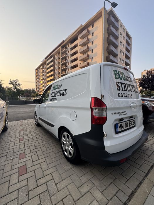 Ford Transit Courier an 2015 Extrem de Practic  include TVA
