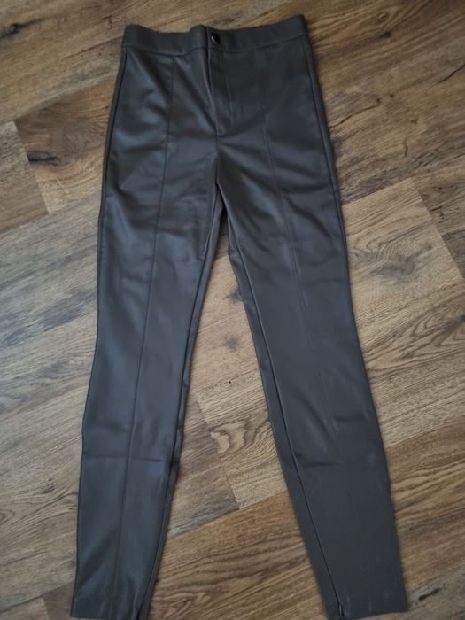 Кожен панталон на Зара