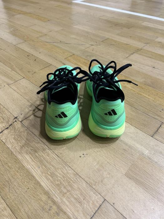 Продавам Мъжки баскетболни Маратонки Адидас