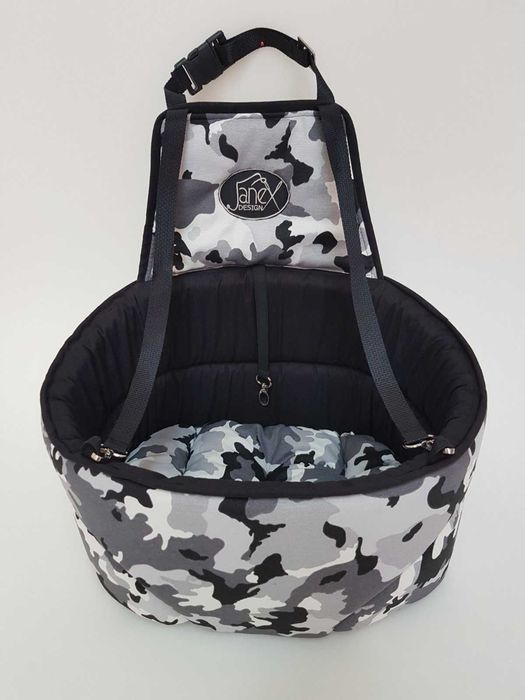 Столче за куче в автомобил