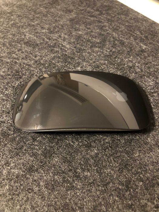 Продавам Magic Mouse, Space Grey закупен е от Saturn Германия.