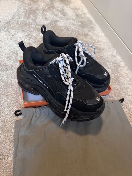 Дамски чехли Hermes / Кецове Balenciaga
