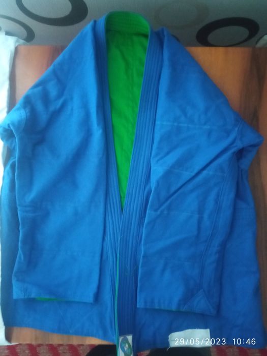 Kimano sotiladi 44 razmer yangi