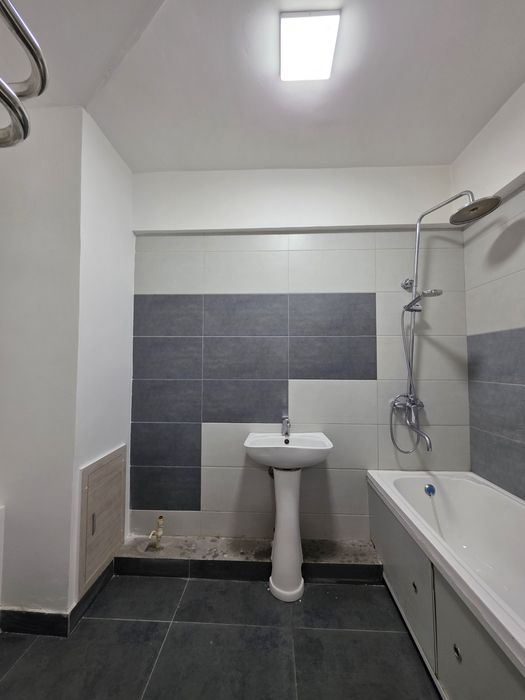 Янгихаёт 8 худуд 2*3/3/9 ,74 квадрат срочно сотилади