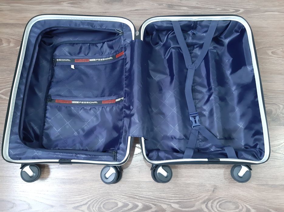 Чемодан непромокаемый.Размер "S".