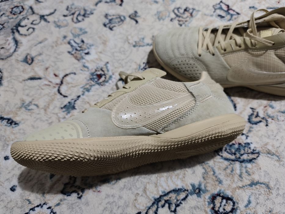 Продам футзалки naik