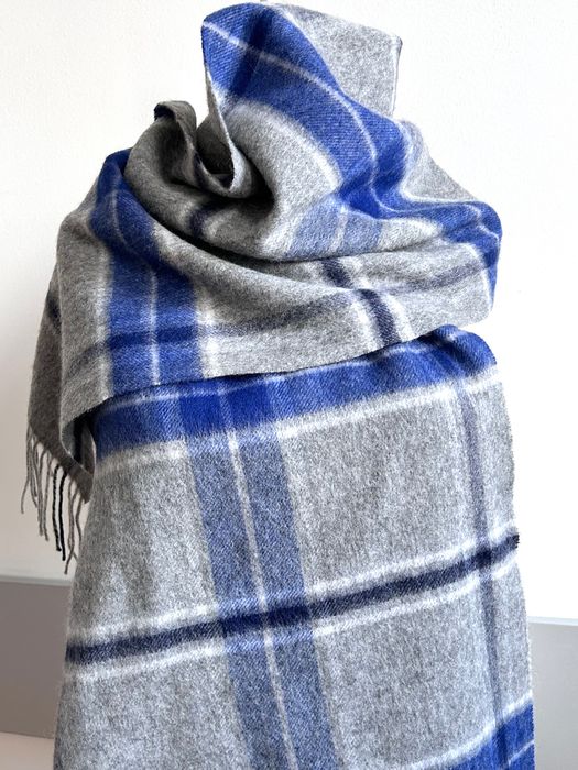 Разкошен мек вълнен шал в синьо и сиво