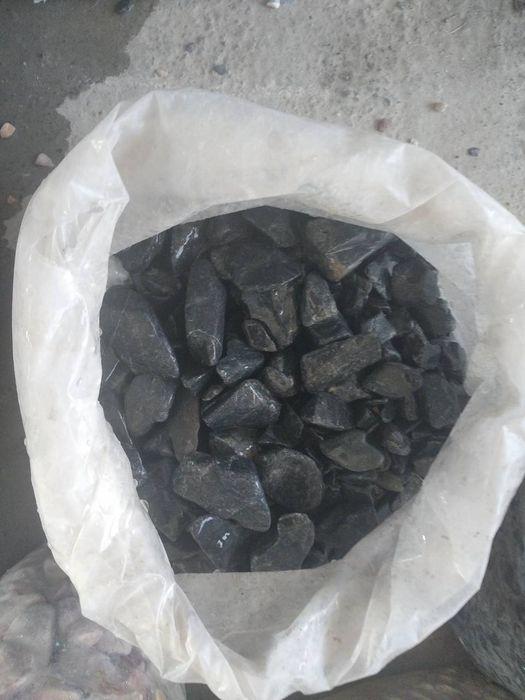 Чёрний камен галка декоративни