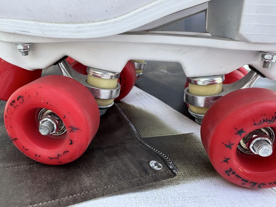 цената: ** Buffalo x Rio Roller – Ретро Ролери (Quad Skates)**