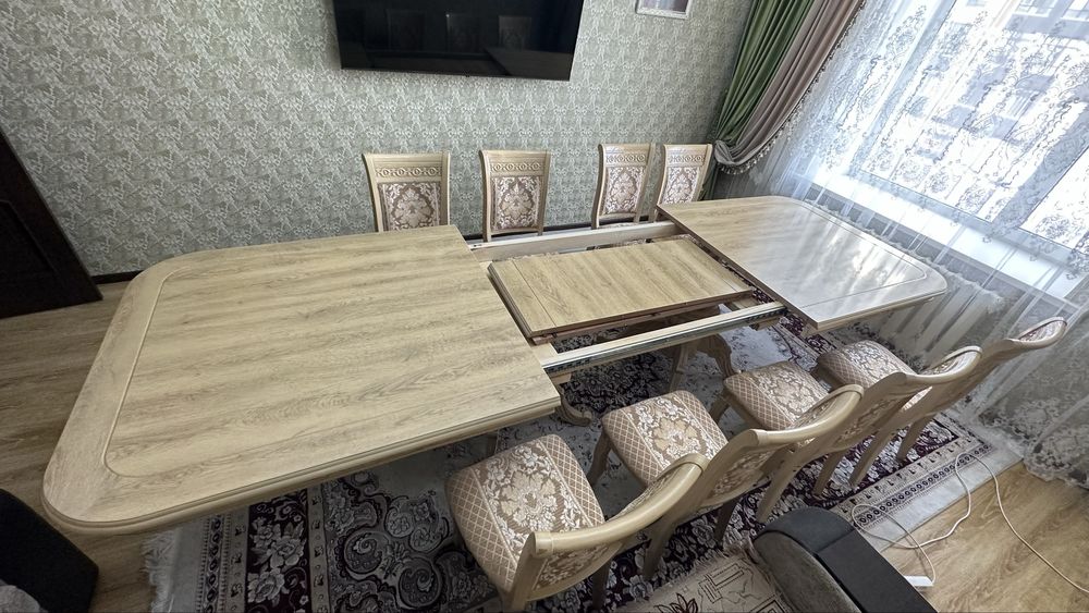 Стол со стульями