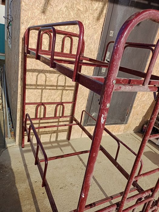 Двухярусный Кроват