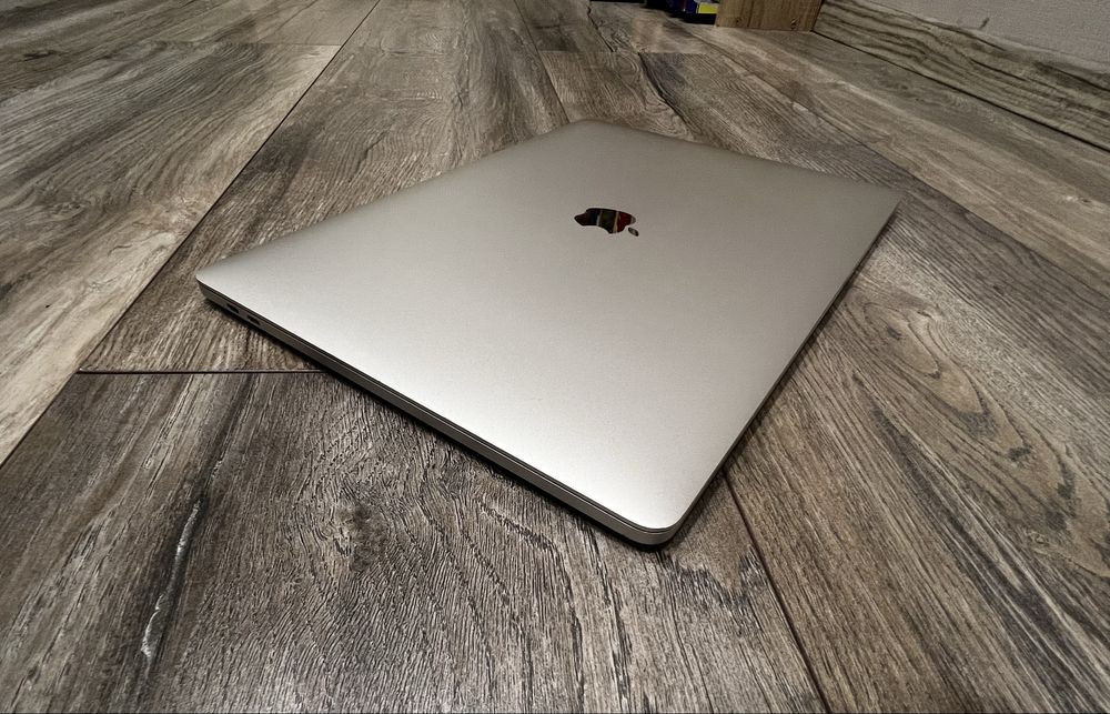 MacBook Pro 15” (2019) | i7, 16GB RAM, 512GB SSD | Нова батерия